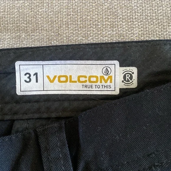 Volcom NWT men’s black shorts - Picture 2 of 4
